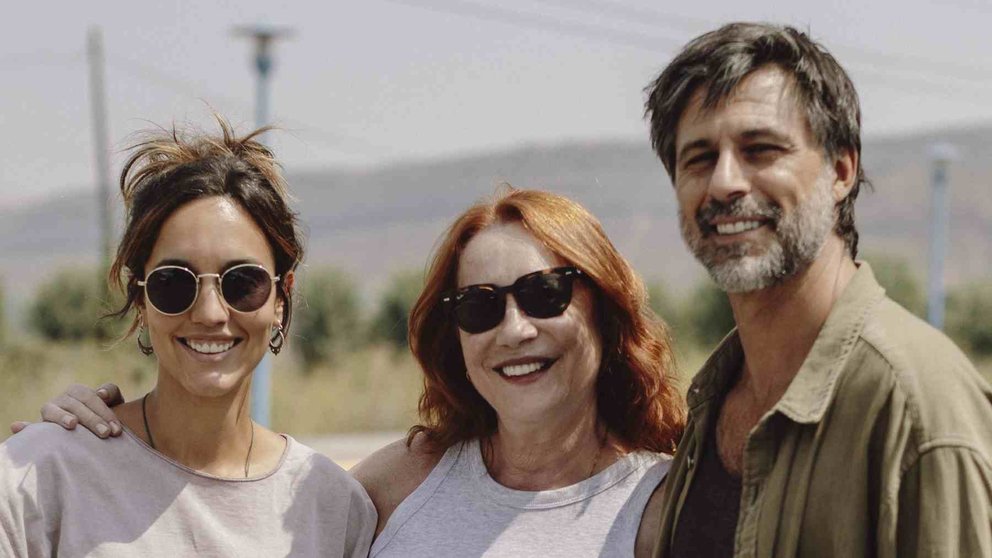 Megan Montaner, Gracia Querejeta y Hugo Silva durante una pausa del rodaje en Tierra Estella. ACADEMIA DE CINE