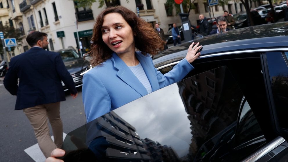 La presidenta de la Comunidad de Madrid, Isabel Díaz Ayuso, tras protagonizar un encuentro informativo organizado por el Círculo de Navarra, este lunes en Madrid. EFE/Javier Lizón