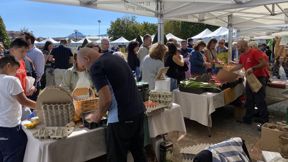 Cientos de asistentes han pasado este fin de semana por la IX Feria Navarra Ecológica de CPAEN. CEDIDA