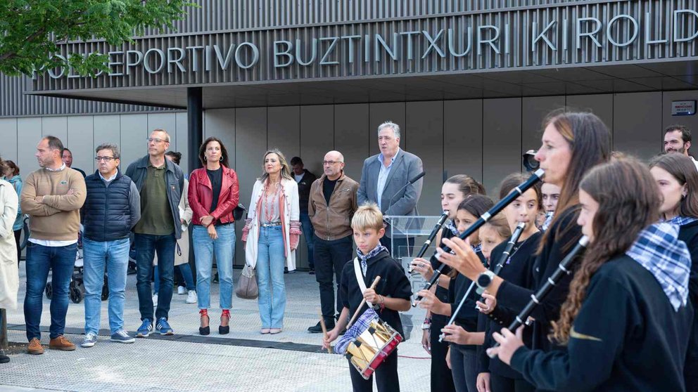 Asirón presidiendo la inauguración del polideportivo de Buztintxuri. AYUNTAMIENTO DE PAMPLONA