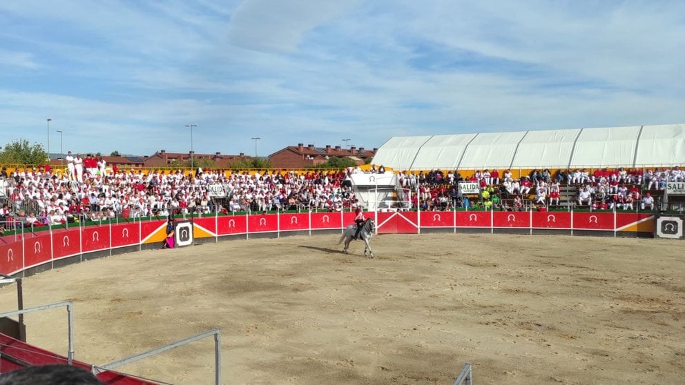 La plaza de toros de Olite a rebosar de público en la despedida de Pablo Hermoso de Mendoza de Navarra. NAVARRA.COM