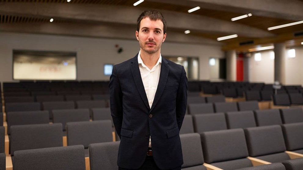 Unai Miqueleiz, en el salón de actos de la Facultad de Ciencias de la Salud de la UPNA. CEDIDA