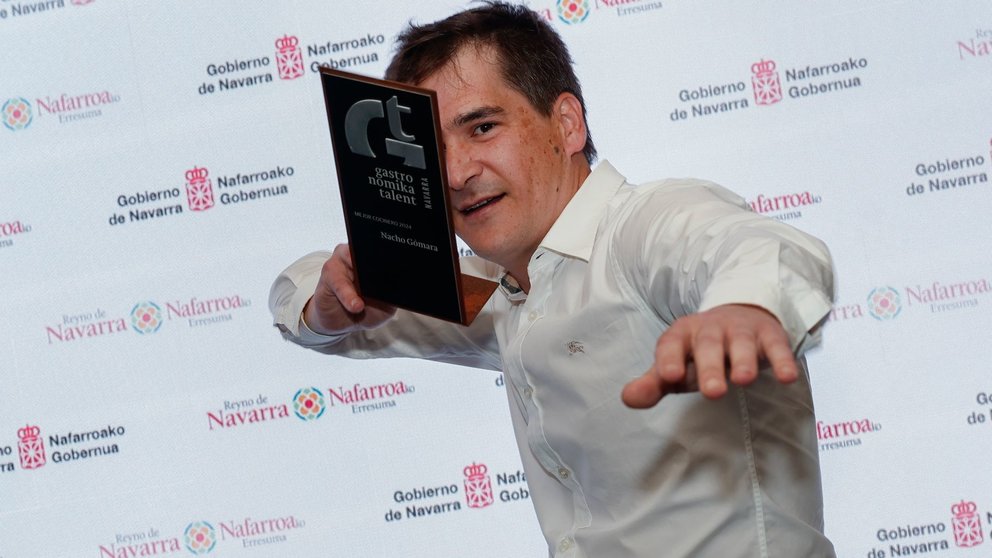 Nacho Gómara, del restaurante Verduarte, del palacio Baluarte de Pamplona, ha sido reconocido este martes como mejor cocinero de 2024 en la III edición de los premios Gastronomika Talent Navarra, destinados a profesionales de menos de 40 años. EFE/ Villar López