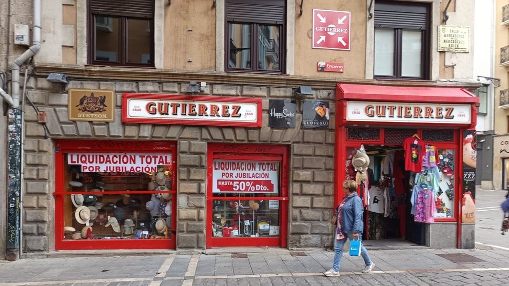 Sombrerería Gutiérrez, en la calle Mercaderes de Pamplona anuncia su liquidación total por jubilación. NAVARRA.COM