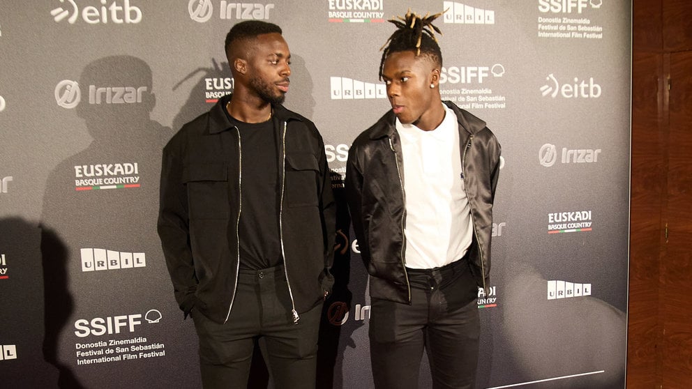 Iñaki Williams (Interprete) y Nico Williams (Interprete) en el estreno mundial y presentación del documental Los Williams, que compite por el Premio Irizar al Cine Vasco en la sección Zinemira de la 72 edición del Festival Internacional de Cine de San Sebastián Zinemaldia. IÑIGO ALZUGARAY