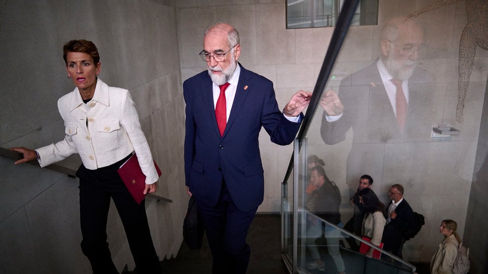 La presidenta del Gobierno de Navarra, María Chivite y el consejero de Salud Fernando Domínguez comparecen en comisión del Parlamento. PABLO LASAOSA