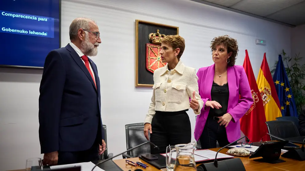 La presidenta del Gobierno de Navarra, María Chivite y el consejero de Salud Fernando Domínguez comparecen en comisión del Parlamento. PABLO LASAOSA