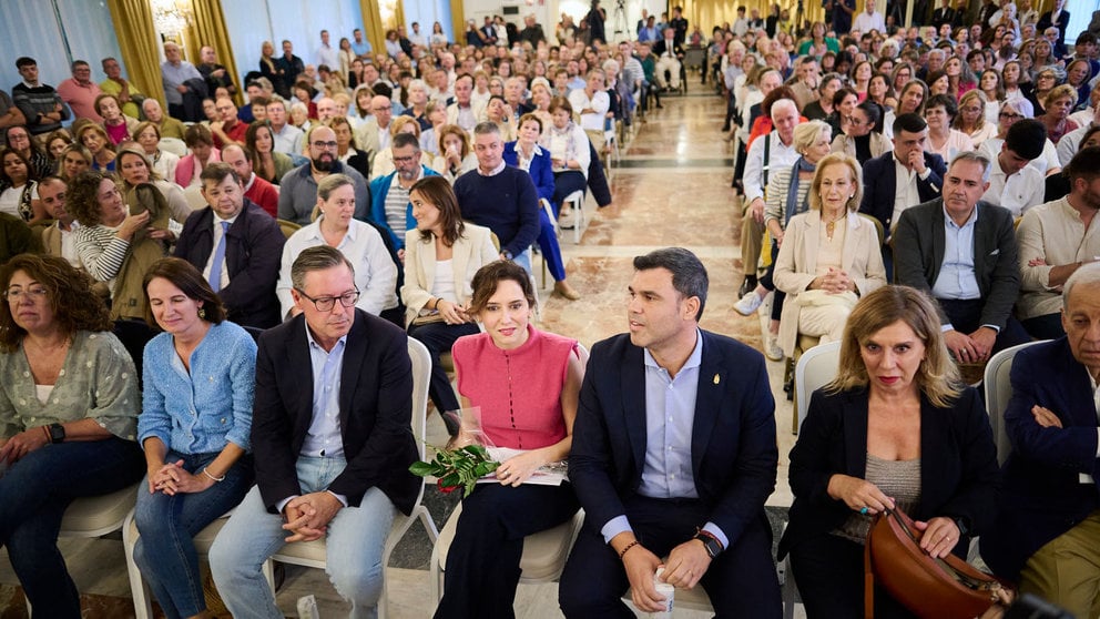 La presidenta de la Comunidad de Madrid, Isabel Díaz Ayuso y el presidente del Partido Popular en Navarra, Javier García intervienen en un acto con afiliados en Pamplona. PABLO LASAOSA