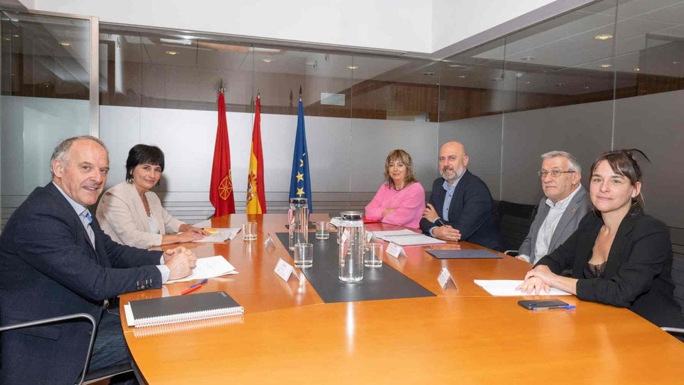 Representantes de Bildu y el Gobierno de Navarra en la reunión para pactar los presupuestos. GOBIERNO DE NAVARRA