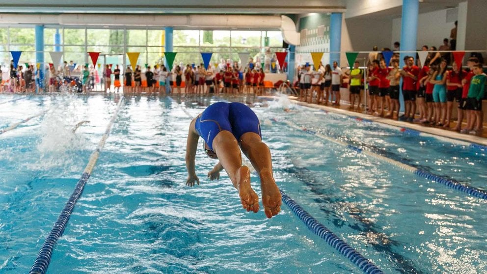 Prueba de natación en la piscina cubierta del club Anaitasuna de Pamplona. Foto Anaitasuna.