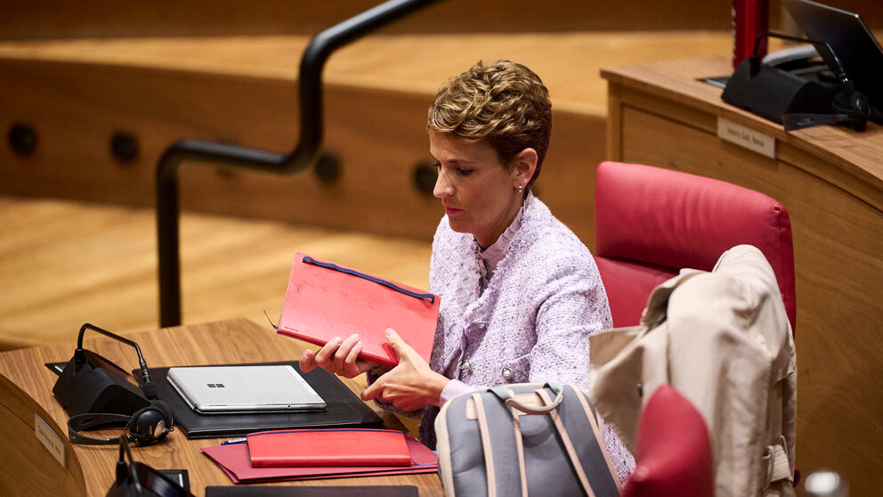 María Chivite, presidenta del Gobierno de Navarra, durante el pleno del Parlamento. PABLO LASOASA