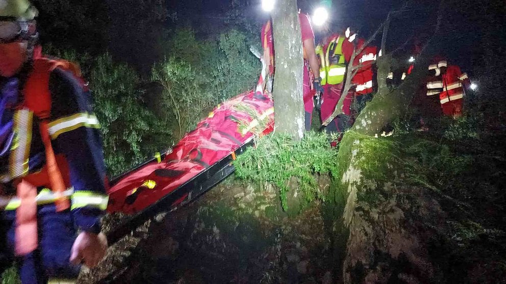 Evacuación de uno de los dos escaladores heridos en Echauri.  GOBIERNO DE NAVARRA