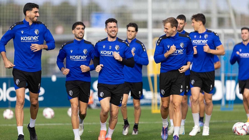 Los jugadores rojillos durante un entrenamiento en las instalaciones de Tajonar. CA Osasuna.