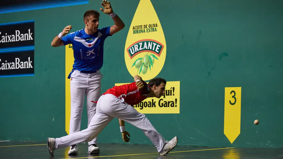 Jon Ander Peña y José Javier Zabaleta se imponen a Jokin Altuna y Martxel Iztueta (13-22) en la Final del Masters Caixabank 2024 de parejas de pelota mano disputada en el Navarra Arena. IÑIGO ALZUGARAY