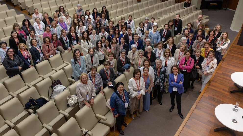 Un centenar de antiguos alumnos de Enfermería de  la Universidad de Navarra celebran el 70 aniversario de la facultad. UNIVERSIDAD DE NAVARRA