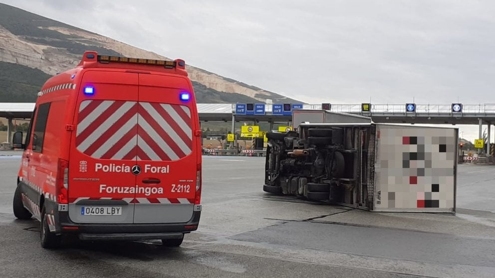 SOS Navarra registra desde esta madrugada 61 incidentes causados por las fuertes rachas de viento. POLICÍA FORAL