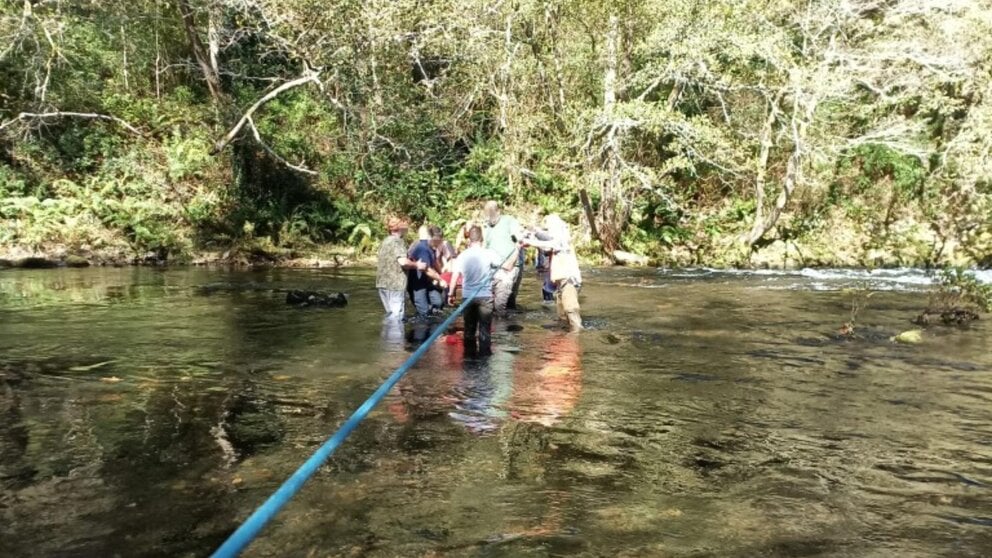 Un hombre de 72 años, herido grave tras caer por un terraplén en Arano.