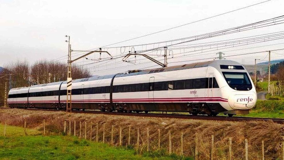 Tren Alvia como el que hace el servicio entre Pamplona y Barcelona. RENFE