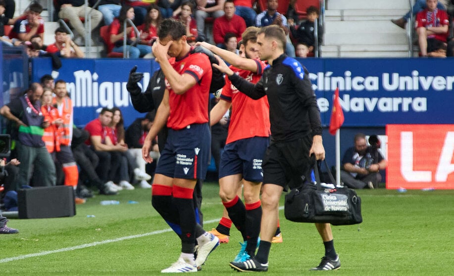 Lucas Torró (6. CA Osasuna) durante el partido de La Liga EA Sports entre CA Osasuna y Real Betis disputado en el estadio de El Sadar en Pamplona. IÑIGO ALZUGARAY