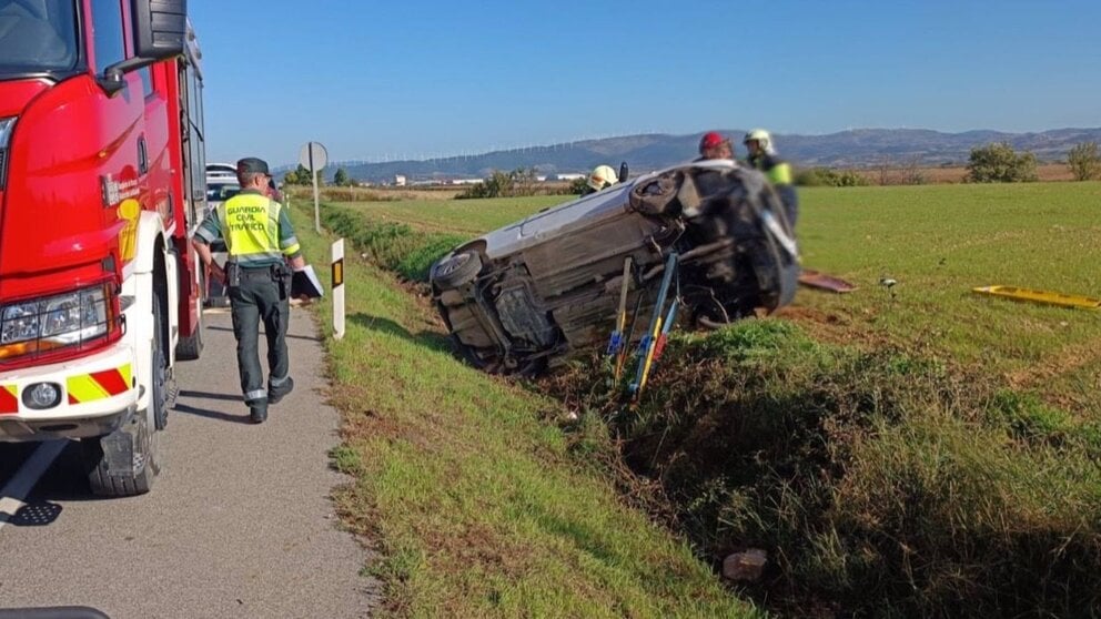 Herida una conductora de 63 años tras sufrir una salida de vía en Olite. GUARDIA CIVIL