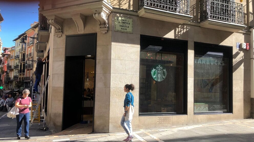 Vista del nuevo local de Starbucks que la firma americana va a inaugurar en Pamplona en la calle Mercaderes en octubre. ÍÑIGO ALZUGARAY