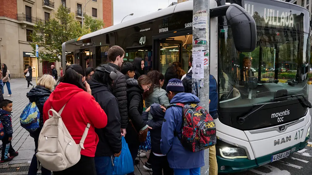 La huelga de transportes afecta a los viajeros de villavesas de Pamplona. PABLO LASAOSA