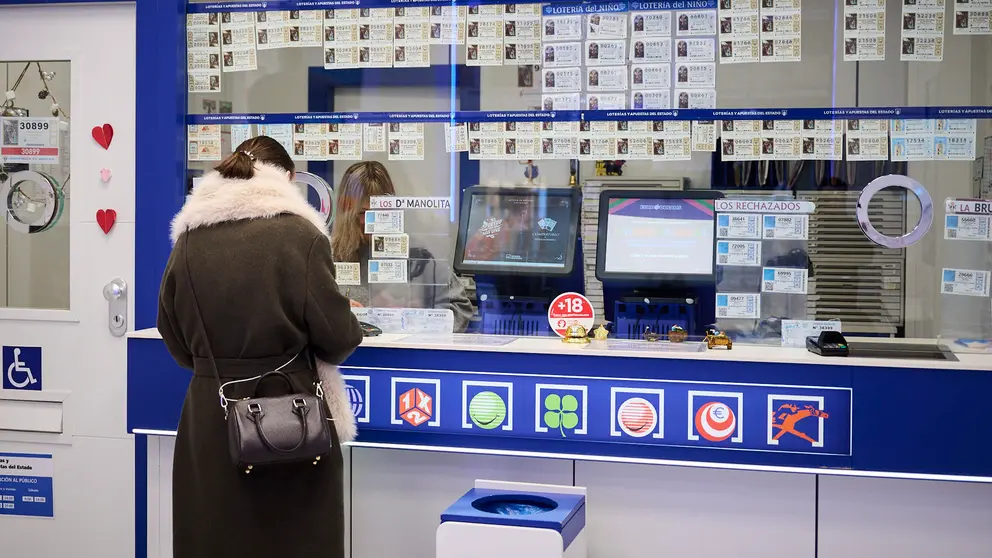 Administraci&oacute;n de loter&iacute;a El Torico N&ordm; 6 en la Avenida Carlos III de Pamplona. PABLO LASAOSA