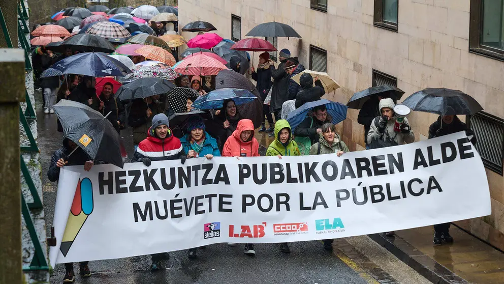 Manifestación en el marco de la huelga de educación pública convocada por Steilas, ELA, LAB y CCOO. IÑIGO ALZUGARAY