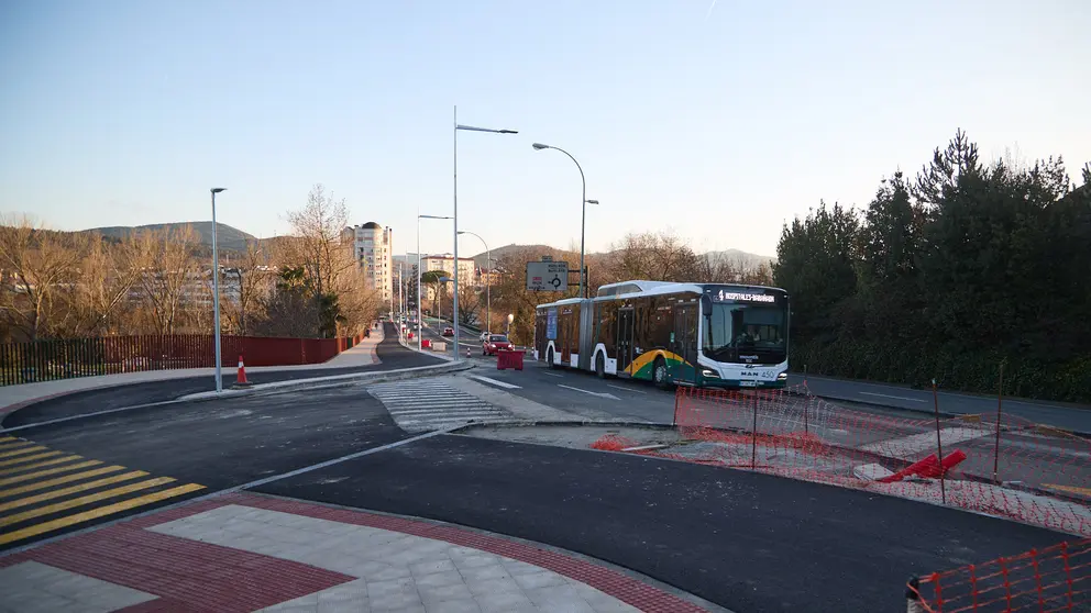 La Gerencia y la Comisión de Urbanismo del Ayuntamiento de Pamplona visitan las obras del corredor peatonal y ciclista de la cuesta de Beloso. IÑIGO ALZUGARAY