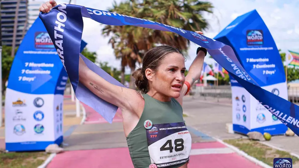 Verdeliss en la meta del penúltimo maratón en Brasil. LUCAS ABREU / WORLD MARATHON CHALLENGE