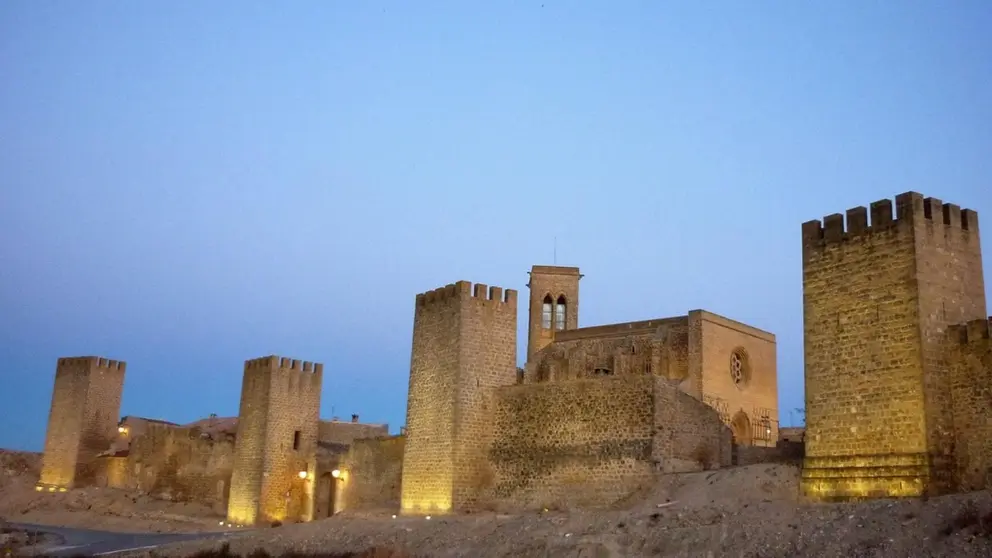 Una vista del Cerco de Artajona.