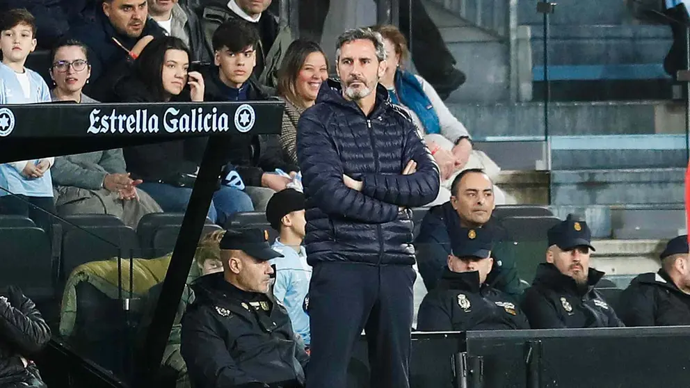 El técnico de Osasuna, Vicente Moreno, durante el encuentro contra el Celta. EFE / Salvador Sas.