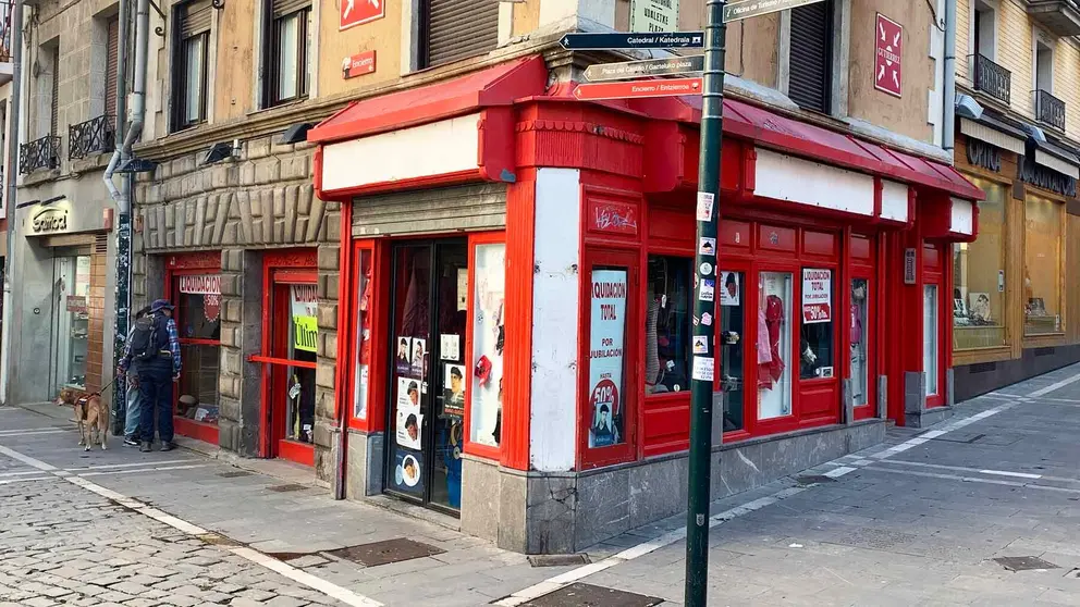 Fachada de la antigua tienda Sombrerería Gutiérrez en la Plaza Consistorial de Pamplona. Navarra.com