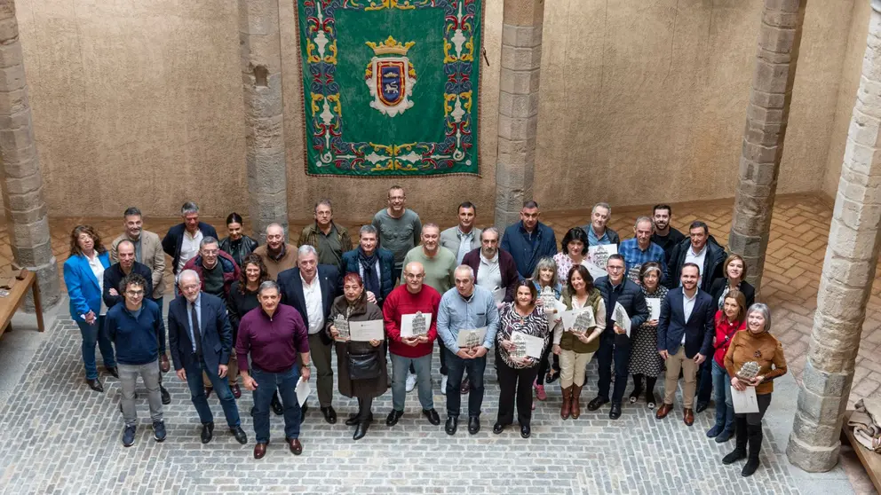 Un total de 51 personas jubiladas son homenajeadas por sus años de dedicación al servicio del Ayuntamiento de Pamplona. CEDIDA