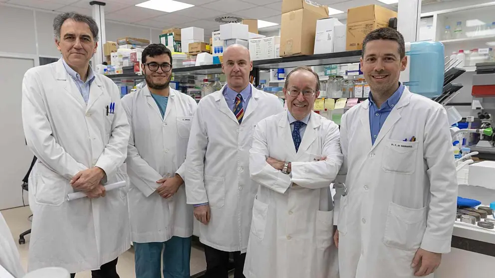 Los doctores José Luis Pérez Gracia, Allan Argueta, Alfonso Calvo, Luis Montuenga y Miguel F. Sanmamed, del Cima y de la Clínica Universidad de Navarra. CIMA