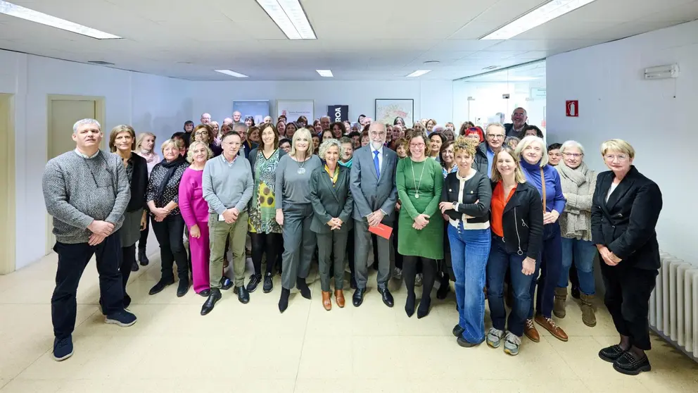 Foto de grupo en el acto de homenaje al personal jubilado. DANIEL FERNANDEZ / GOBIERNO DE NAVARRA