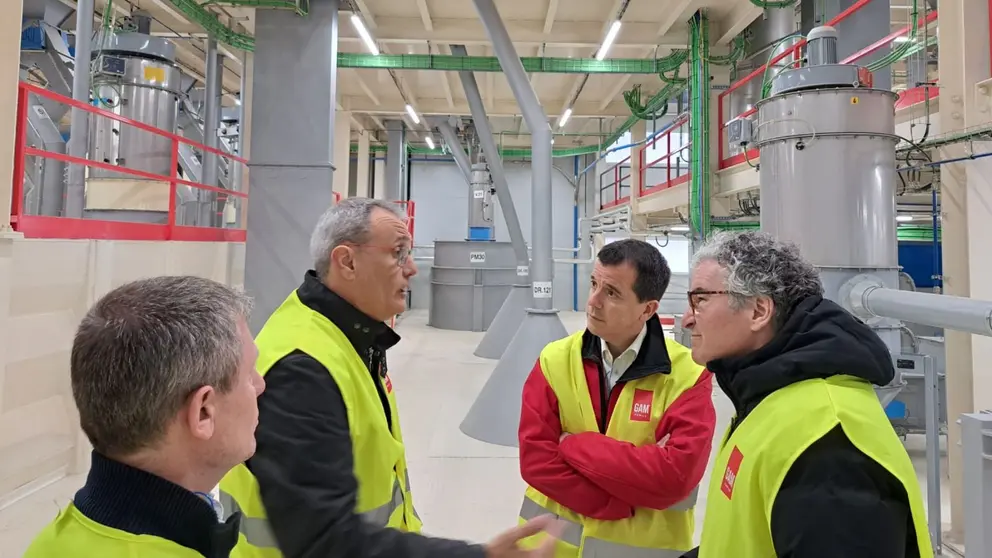 El consejero Irujo conoce las instalaciones. GOBIERNO DE NAVARRA