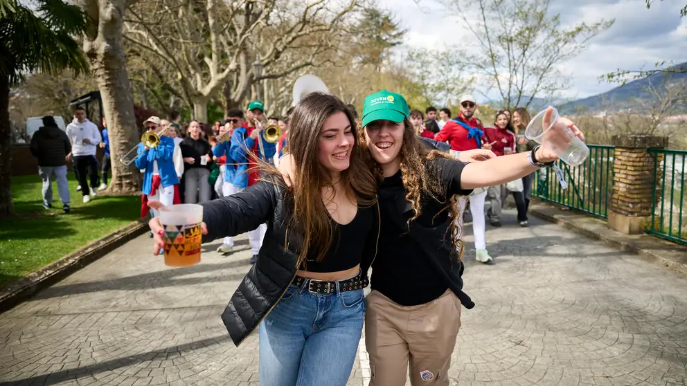 Miles de jóvenes celebran la Carpa Universitaria de Primavera 2025. PABLO LASAOSA