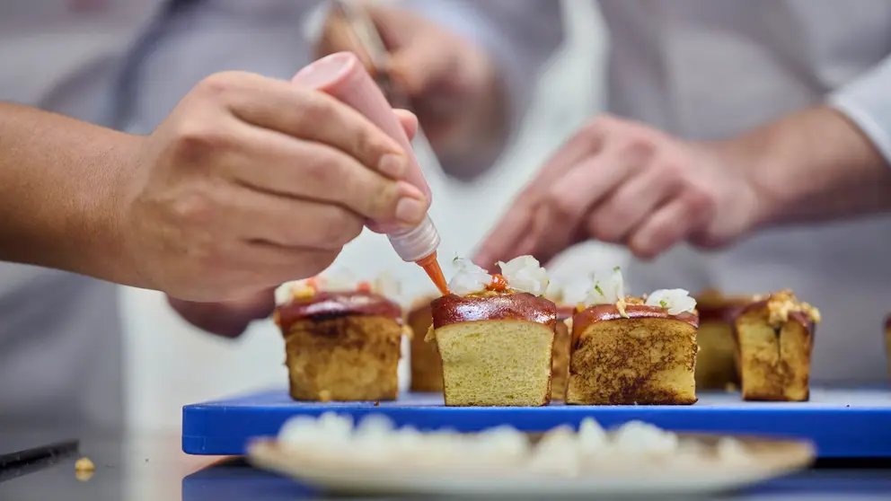 La 25 Semana del Pincho de Navarra celebra su semifinal en la que los 22 semifinalistas han elaborado sus pinchos. PABLO LASAOSA