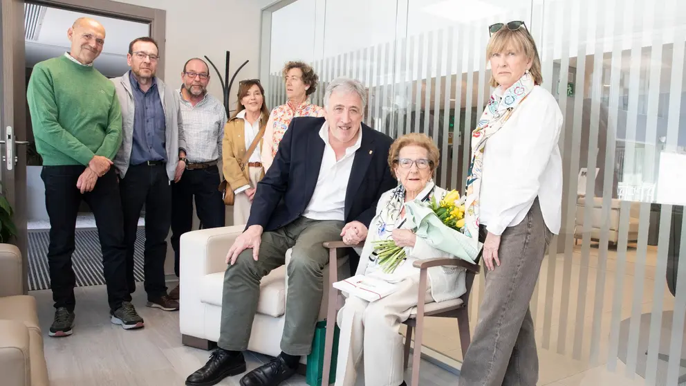 Gloria Lusarreta Lázaro por su 100 cumpleaños. AYUNTAMIENTO DE PAMPLONA