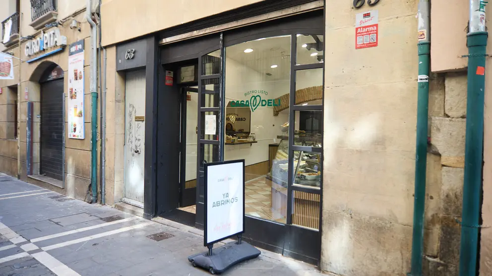 Casa Deli-Bistro en la calle Estafeta 63 de Pamplona. IÑIGO ALZUGARAY