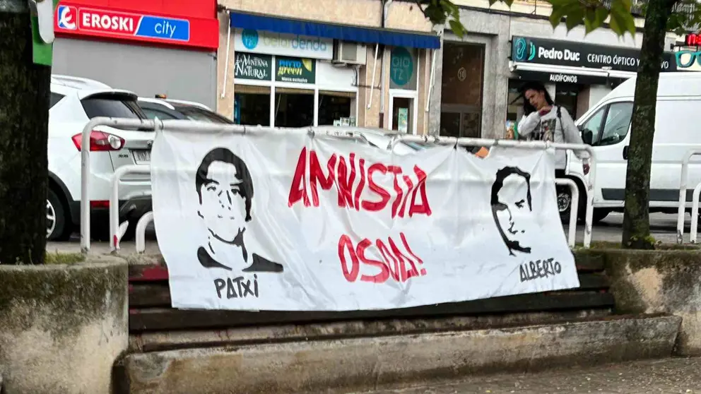 Pancarta de apoyo a los asesinos de etarras de Tomás Caballero en las fiestas de la Chantrea. UPN/TWITTER