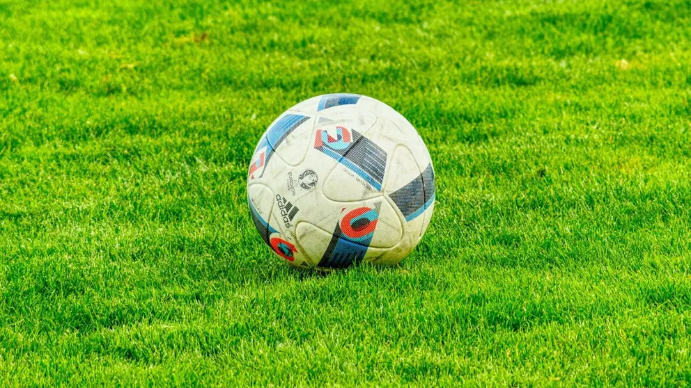 Imagen de archivo de un campo de fútbol. Pixabay