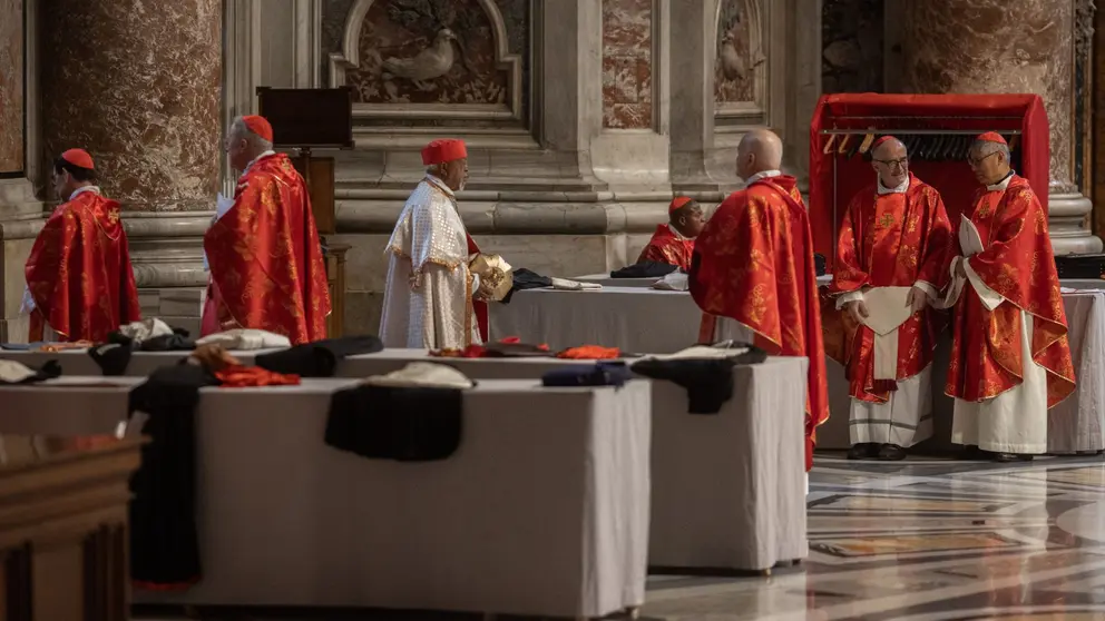 133 cardenales participan en el Cónclave para elegir al nuevo Papa.  Oliver Weiken / dpa