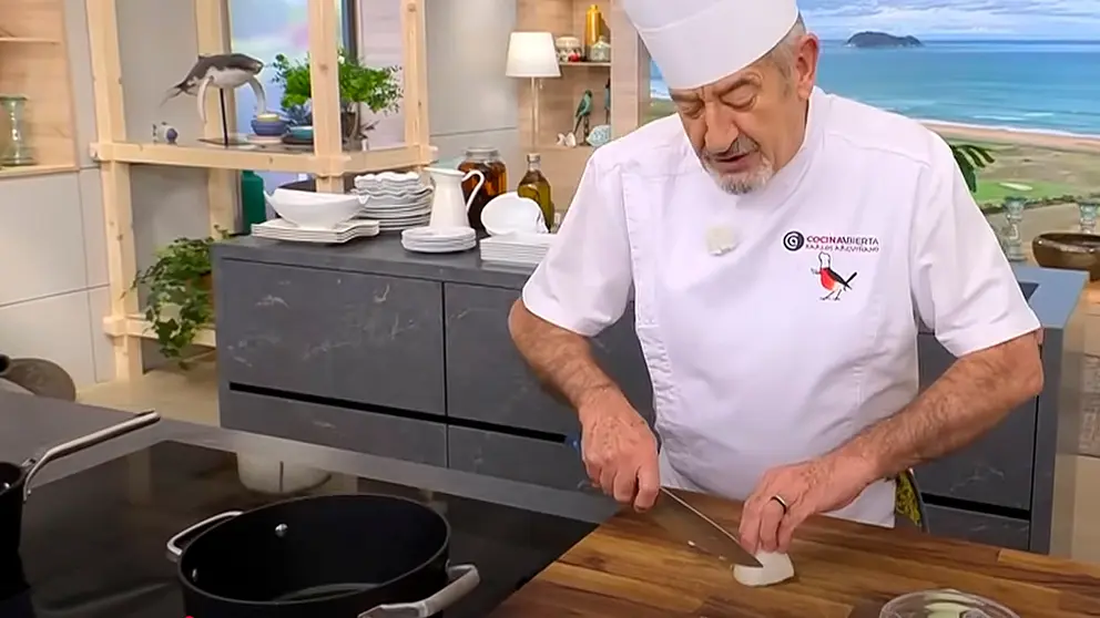 Karlos Arguiñano cocinando una receta. COCINA ABIERTA