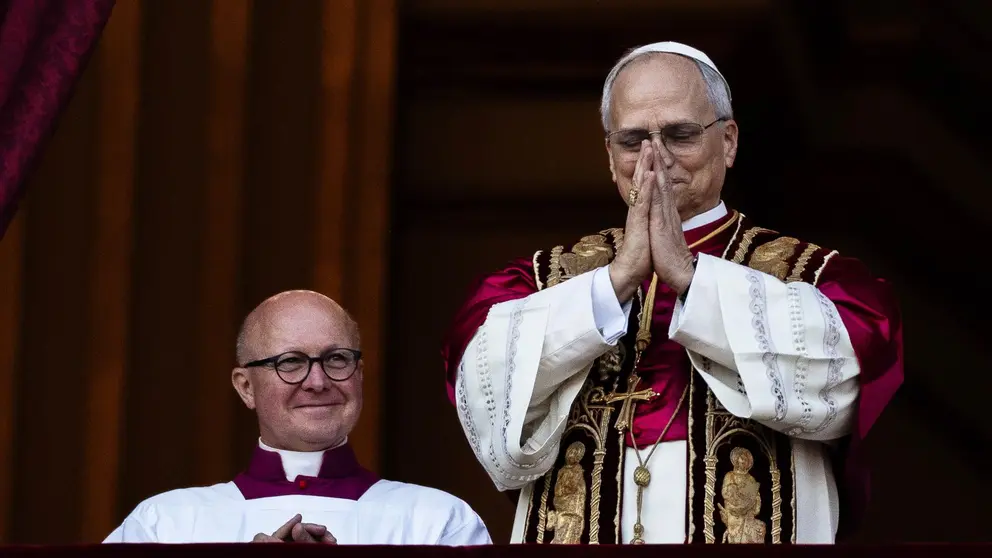 El nuevo Papa Le&oacute;n XIV en el balc&oacute;n del Vaticano tras la fumata blanca. Oliver Weiken / dpa