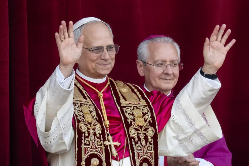 El nuevo Papa León XIV en el balcón del Vaticano tras la fumata blanca. Marijan Murat / dpa