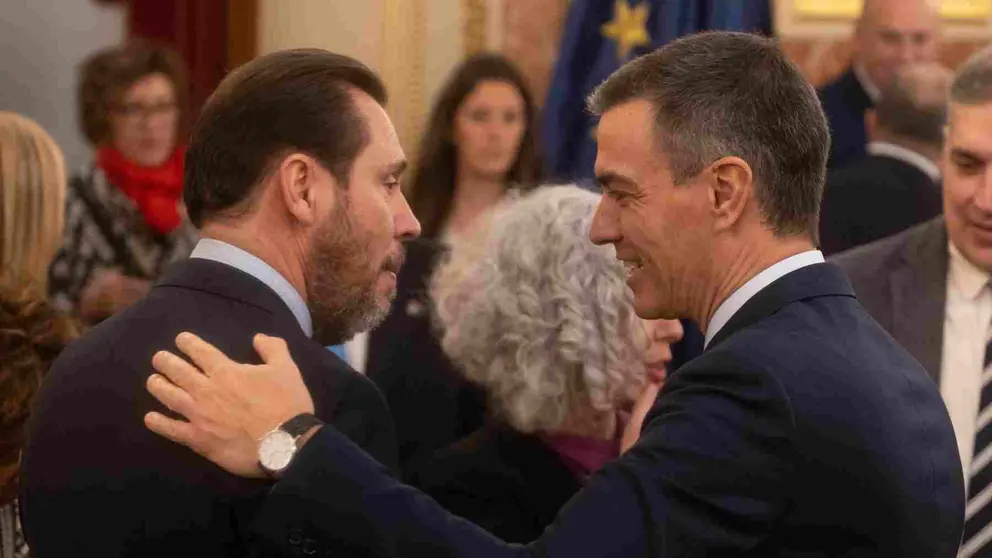 El ministro de Transportes y Movilidad Sostenible, Óscar Puente, y el presidente del Gobierno, Pedro Sánchez EUROPA PRESS