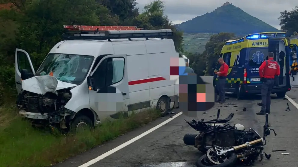 Lugar del accidente donde ha fallecido un motorista de 62 años. POLICÍA FORAL