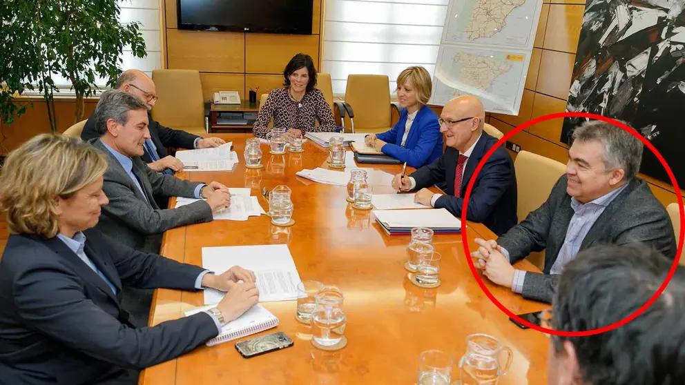 Santos Cerdán, a la derecha, participó en una reunión entre el Ministerio de Fomento y el Gobierno de Navarra sobre los túneles de Belate sin tener ningún cargo de representación en ninguno de los dos gobiernos.